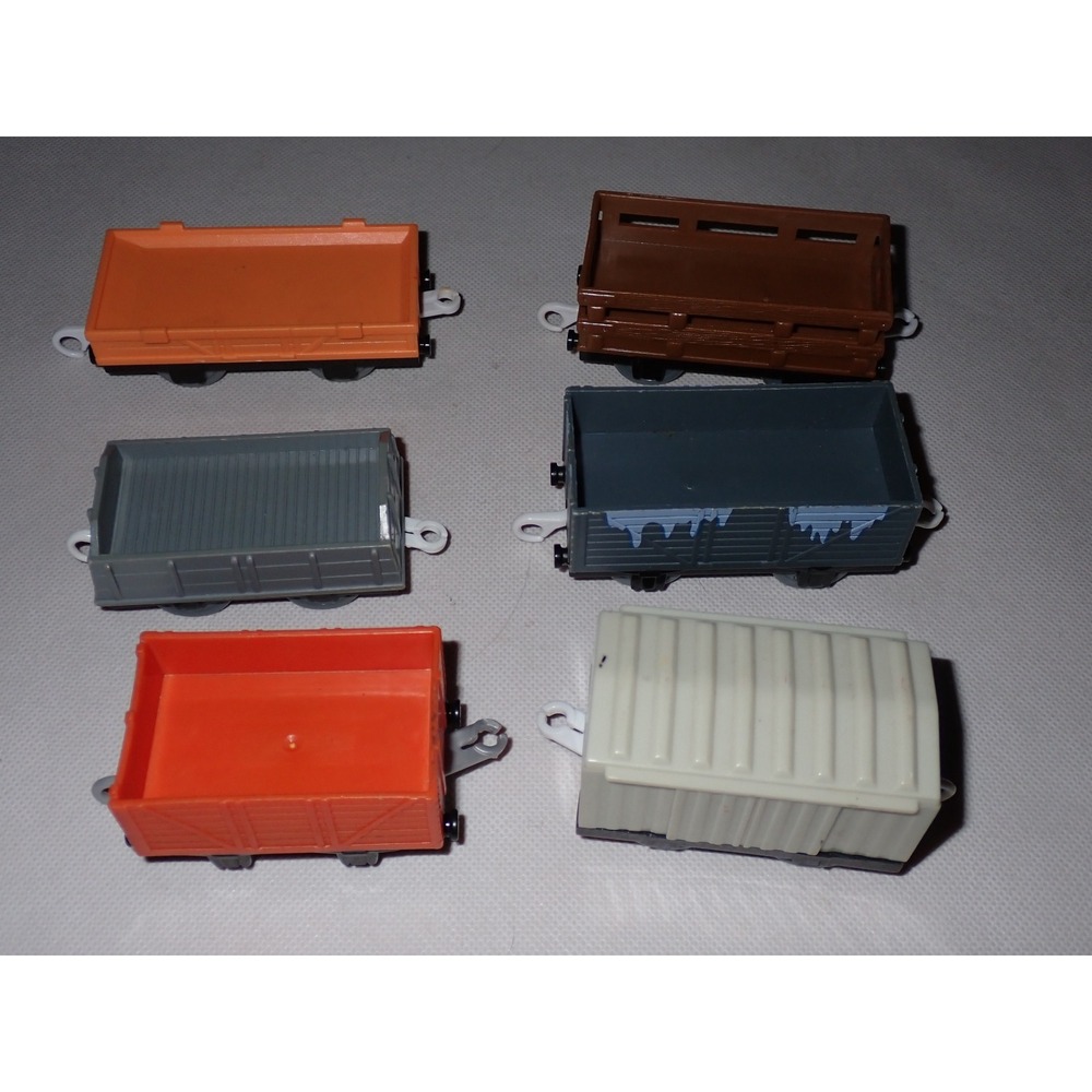 LOT of 6 Thomas Train Push Along Plastic Railcars & Tenders 2013  Gullane